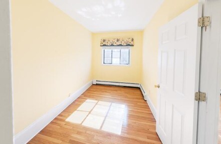 Building Photo - 511 Beacon St