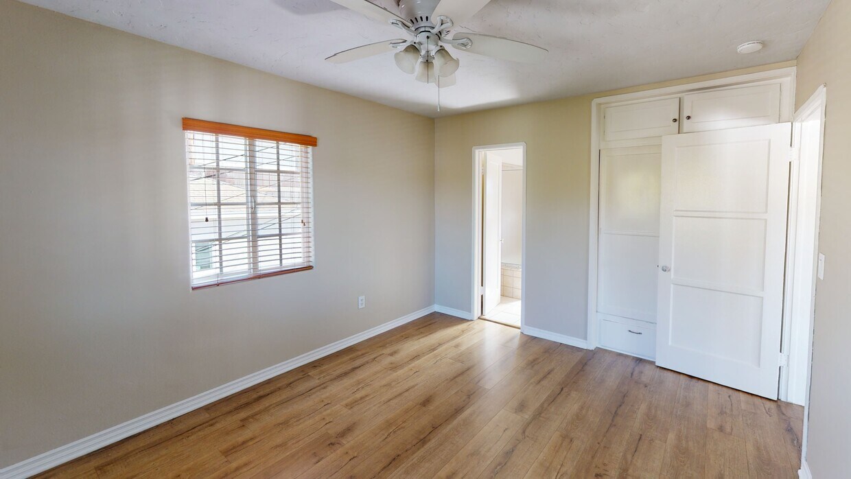 Primary Photo - 510 E Oak Ave