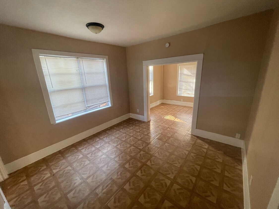 Building Photo - Parverish/Keesee-402/404 Amarillo