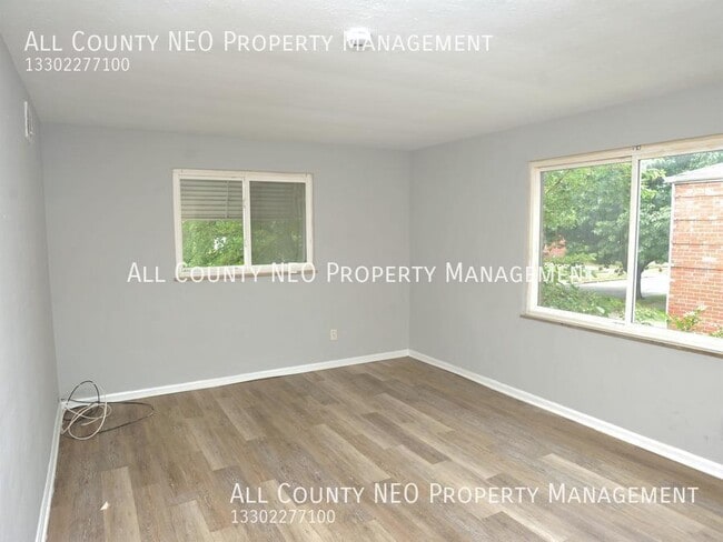 Building Photo - 2 Bed, 1 Bath Available in Euclid!