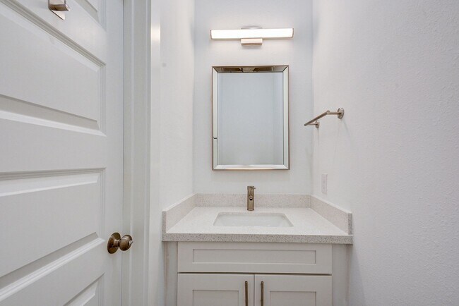 Building Photo - Two Story Duplex!