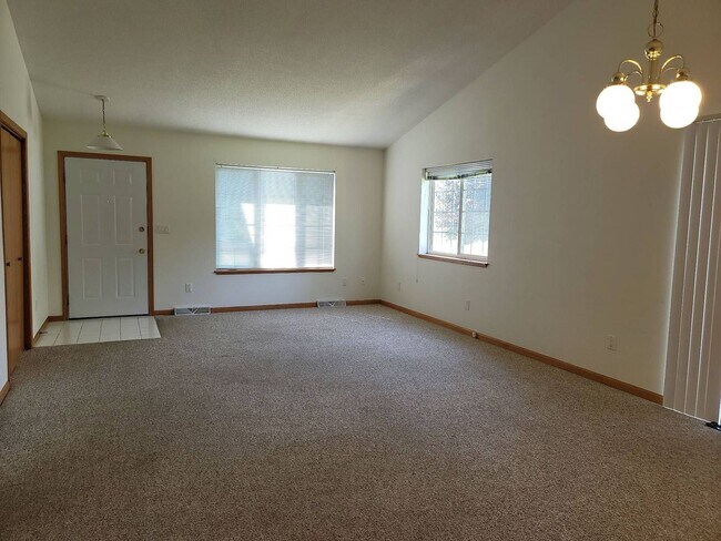 Foto del edificio - 6109 Birchwood Ln