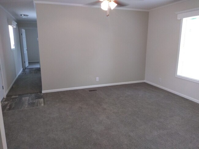 Foto del edificio - 8726 Basswood Ave
