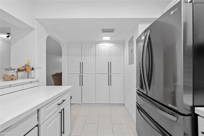 Building Photo - 3 br, 2 bath Townhome - 7403 Twin Sabal Dr...