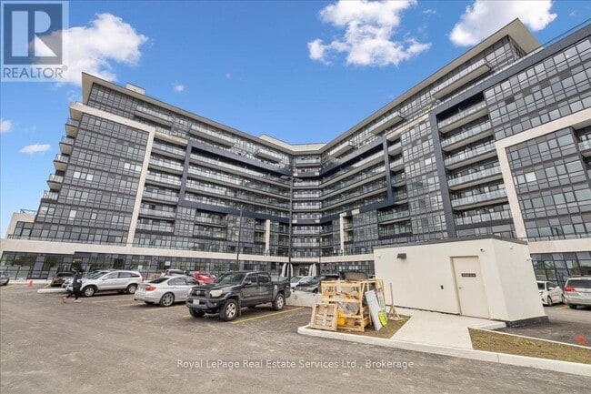 Building Photo - 395 Dundas St W