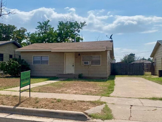 Foto del edificio - 109 N Uvalde Ave