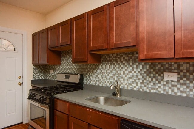 Foto del edificio - 629 W Cornelia Ave