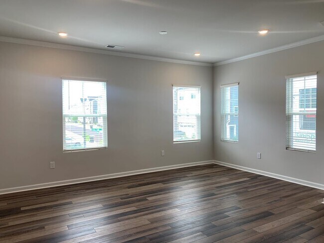 Building Photo - 603 Tova Fls Dr