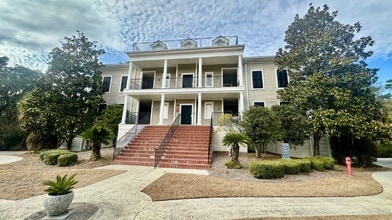 Building Photo - 7 Cres Point Dr