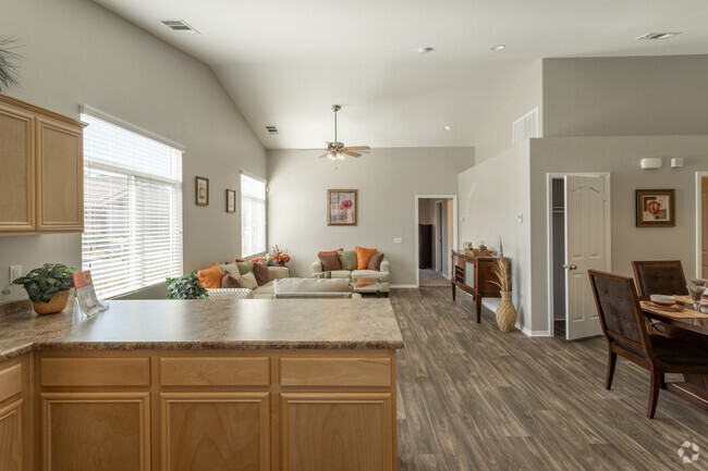 2BR, 2BA - 1090 SF - Villas at Hesperia