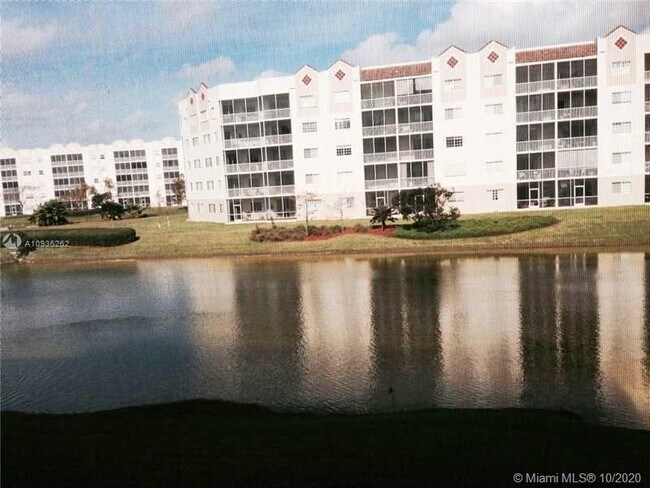 Foto del edificio - 10700 NW 66th St