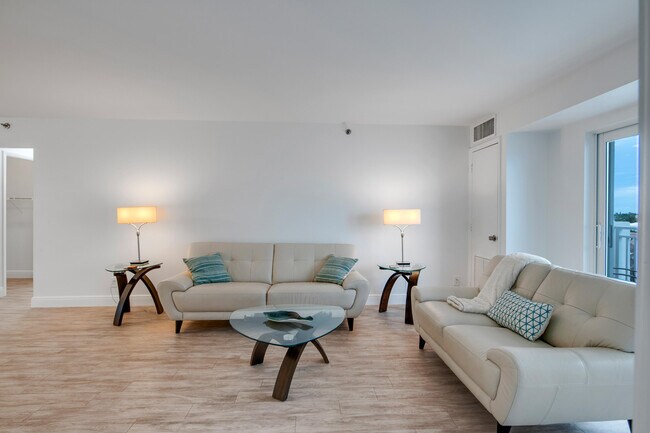 Building Photo - 4511 S Ocean Blvd