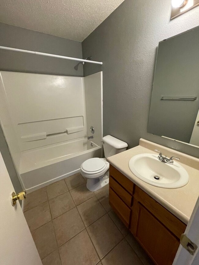 Building Photo - 843 Streamside Dr