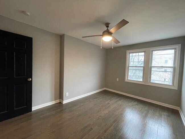 Foto del edificio - 1446 N Artesian Ave