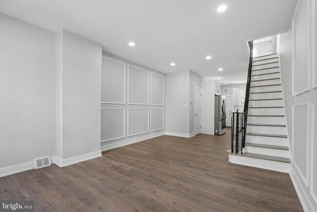 Building Photo - 2034 S Opal St