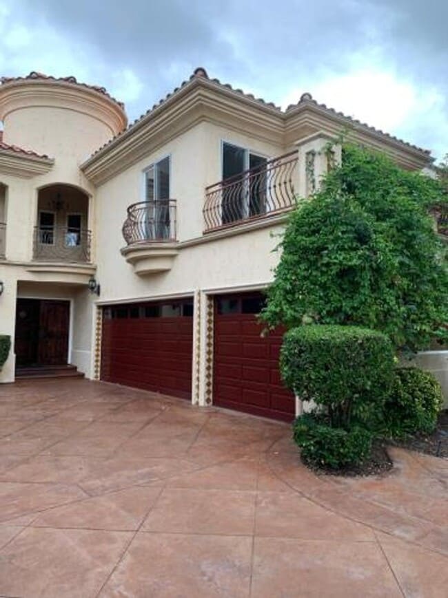 Building Photo - Furnished luxury master piece big family h...