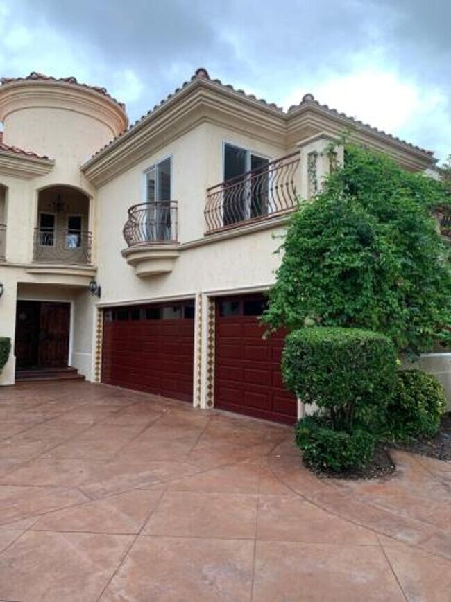 Foto del edificio - Furnished luxury master piece big family h...