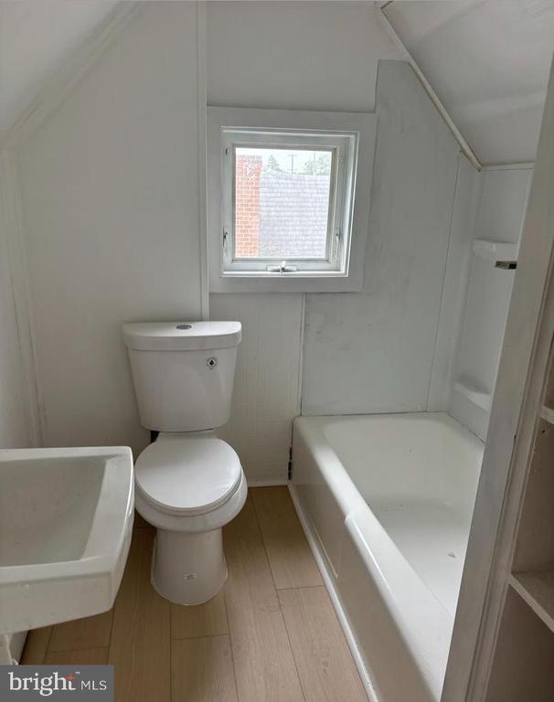 Foto del edificio - 214 W Main St