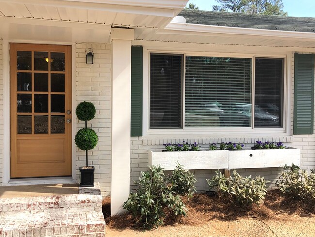 Building Photo - Renovated Farmhouse Inspired Brick Ranch
