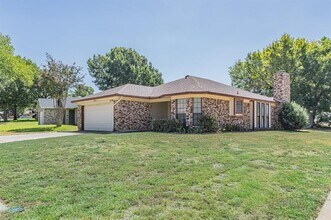 Building Photo - 2134 Reverchon Dr