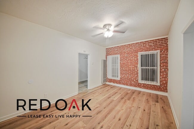 Building Photo - ~1 Month FREE~ Welcoming Studio with Beaut...