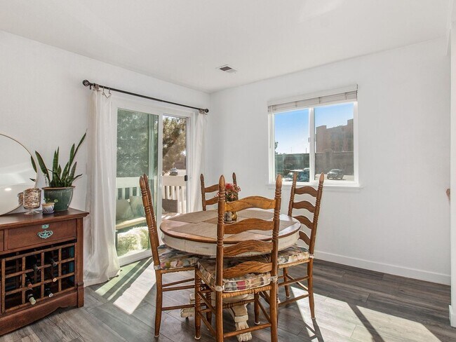 Foto del edificio - Fully Updated 1bed/1bath with Full Kitchen