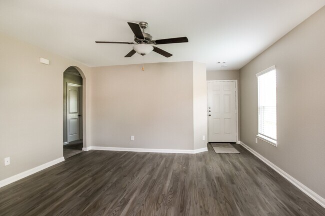 Foto del edificio - 25245 Dickens Dr