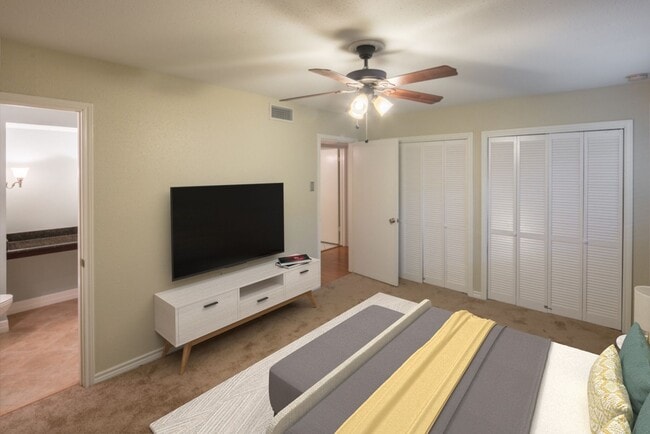 Building Photo - Condo Available for Rent!