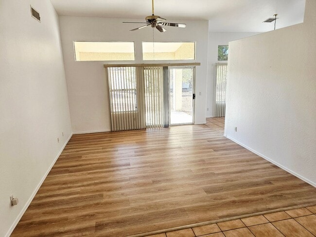 Building Photo - 1725 W Tumbleweed Ln