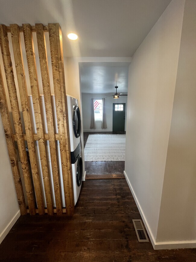 Foto del edificio - 303 W Main St