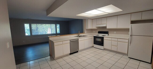 Building Photo - 2414/2416 Claudia Court