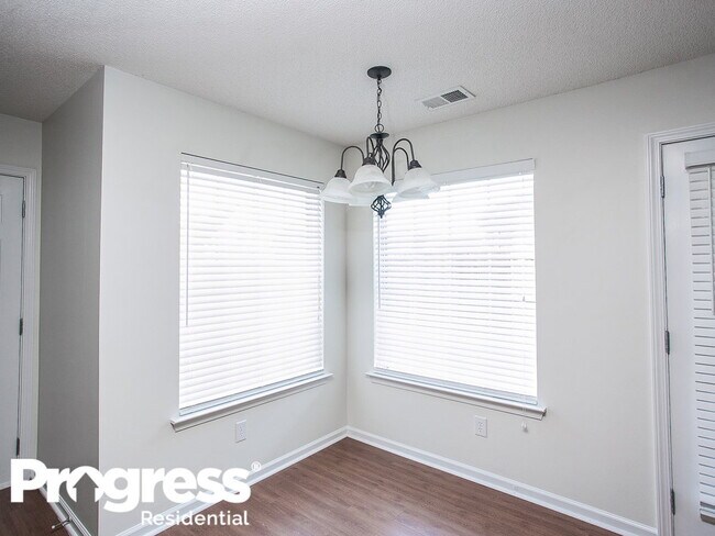 Building Photo - 5810 Bedford Loop E