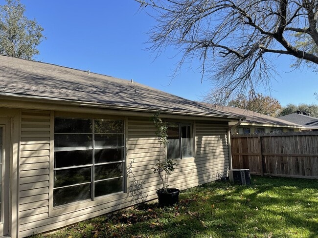 Building Photo - 6822 Harpers Dr