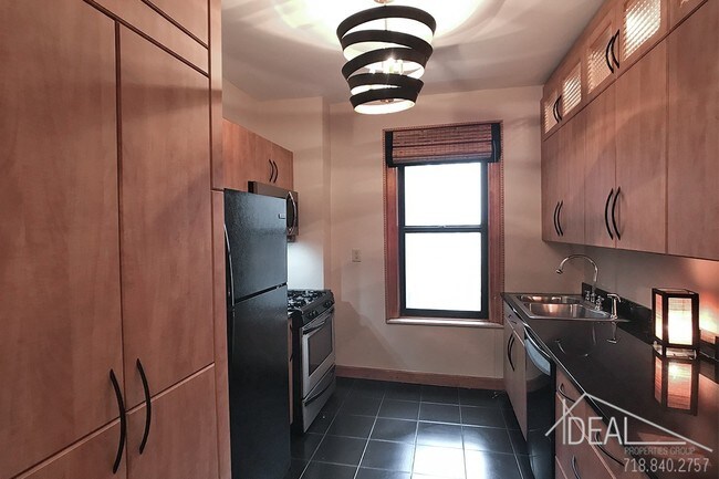 Building Photo - 175 Eastern Parkway #3LR