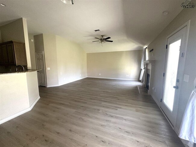 Building Photo - 604 Charlotte Ave