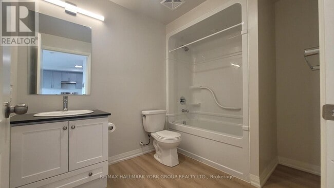 Photo du bâtiment - 13042 Yonge St