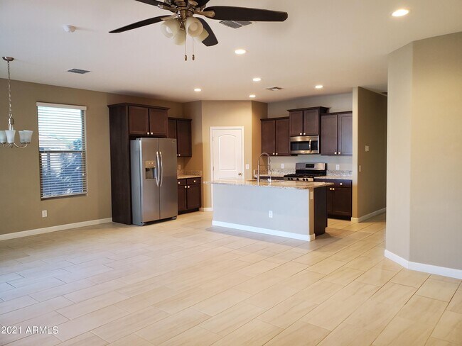 Foto del edificio - 4068 W Crescent Rd