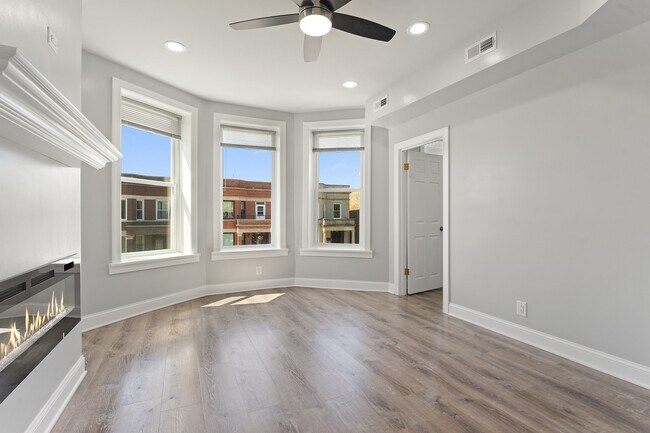 Foto del edificio - 6239 S Langley Ave