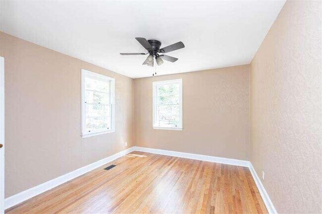Building Photo - 2808 Horseshoe Dr