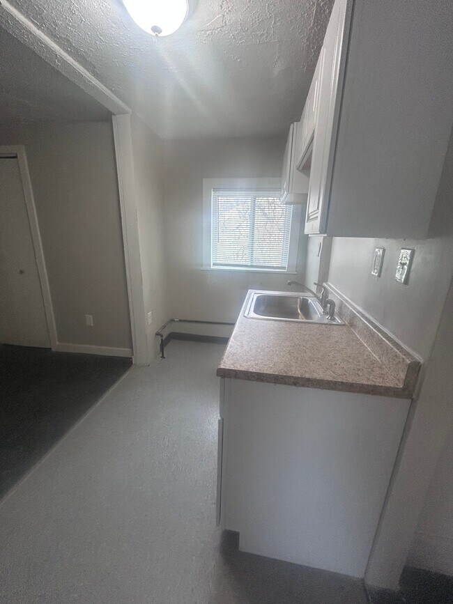 Foto del edificio - 2163 E 84th St