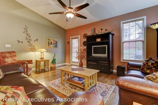 Building Photo - 8024 Ellisville Ln