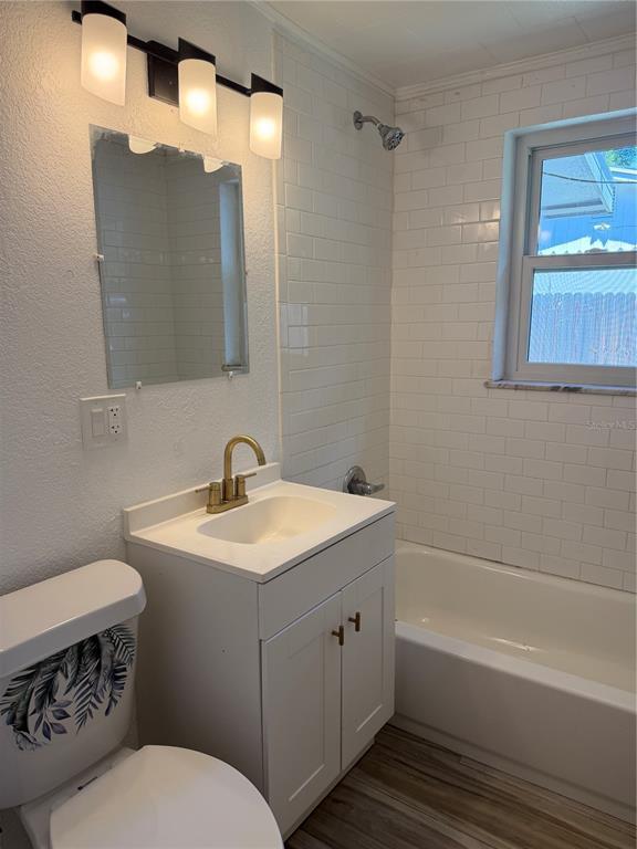 Foto del edificio - 9811 N Jasmine Ave