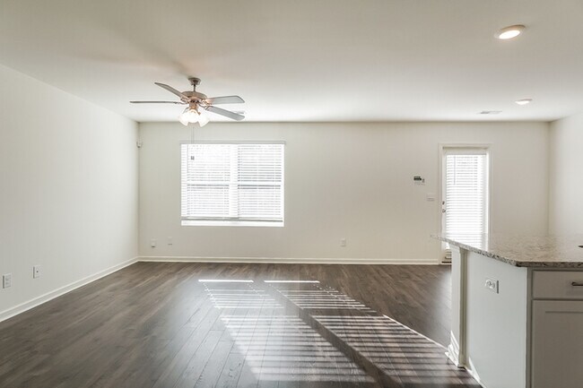 Foto del edificio - 5688 Timber Leaf Lp