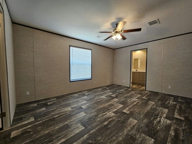 Foto del edificio - 6680 Hidden Oaks Dr