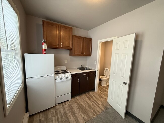 Building Photo - 5 6th Ave N