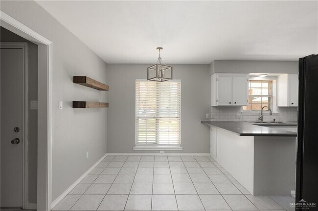 Building Photo - 1404 Nightingale Ave