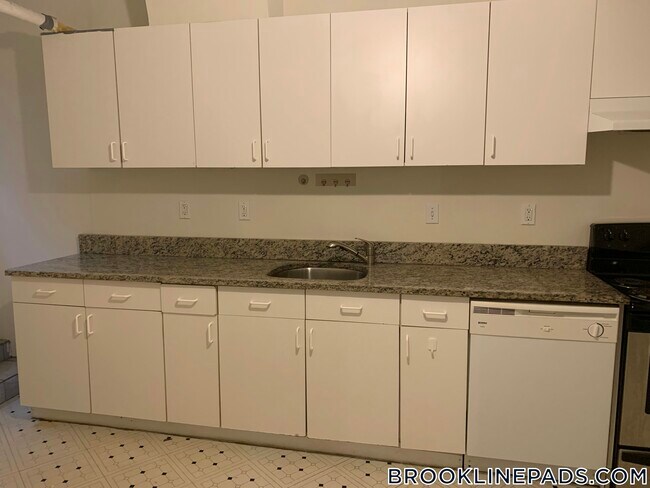 Foto del edificio - 208 Winthrop Rd