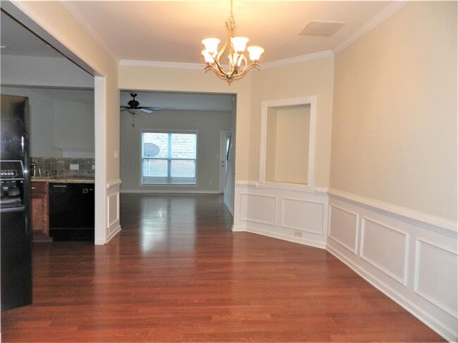 Building Photo - 2706 Beynon Ln NE