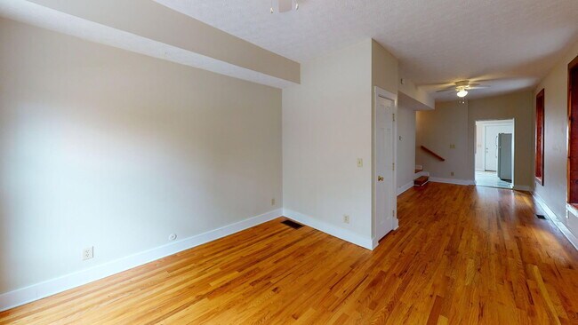 Foto del edificio - 1366 Indianola Ave