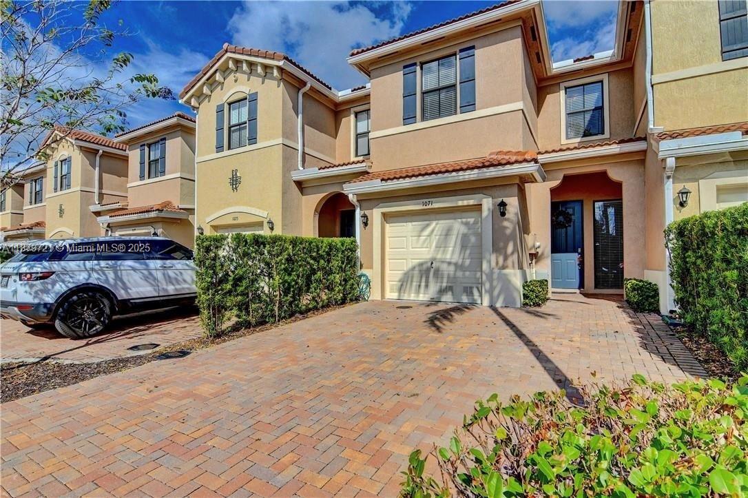Foto principal - 1071 NW 33rd Ct